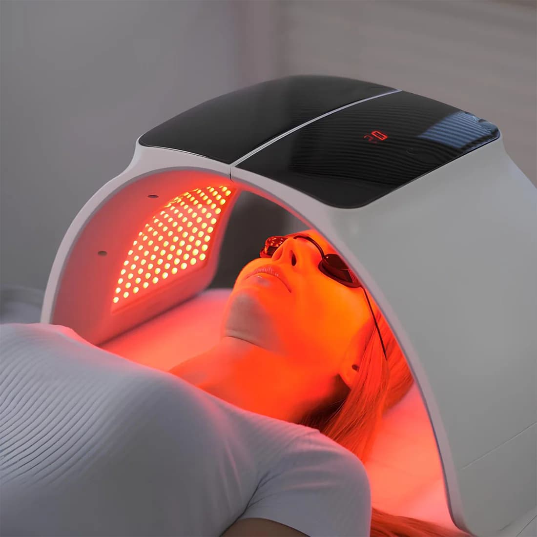 Red LED light therapy mask treatment